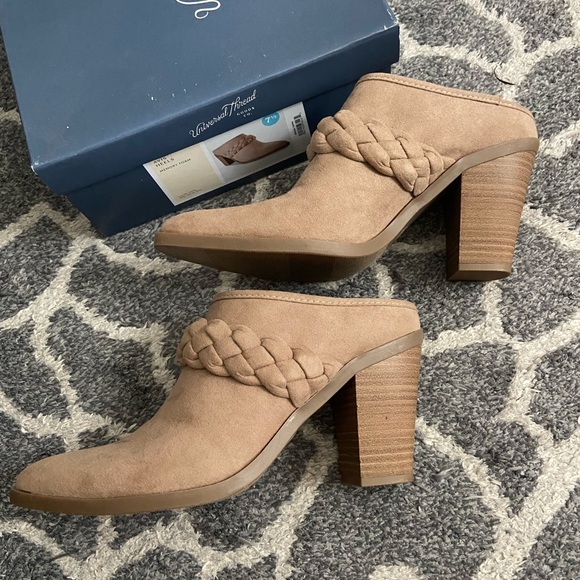 Universal thread target Avis bootie heels size 7.5 - Picture 2 of 7